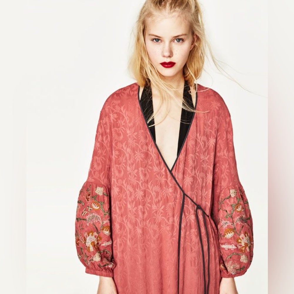 Elegant Pink Maxi Dress with Floral Sleeves